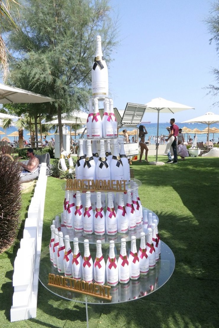 80 χώρες, 1 εκατομμύριο άνθρωποι, μια μεγάλη πρόποση για τη Moët & Chandon Grand Day που τιμήθηκε μεγαλειωδώς και στην Κύπρο