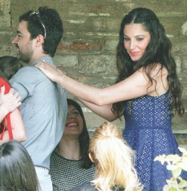 Κατερίνα Παπουτσάκη: Νέες φωτογραφίες από τη "μυστική" βάφτιση του γιου της