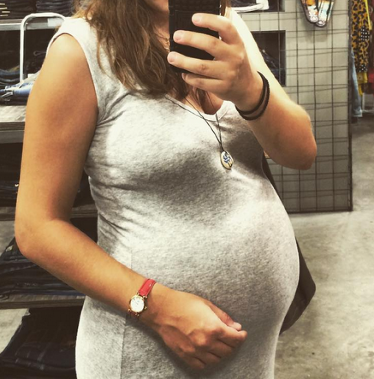 Η φουσκωμένη κοιλίτσα συζύγου Έλληνα ηθοποιού!