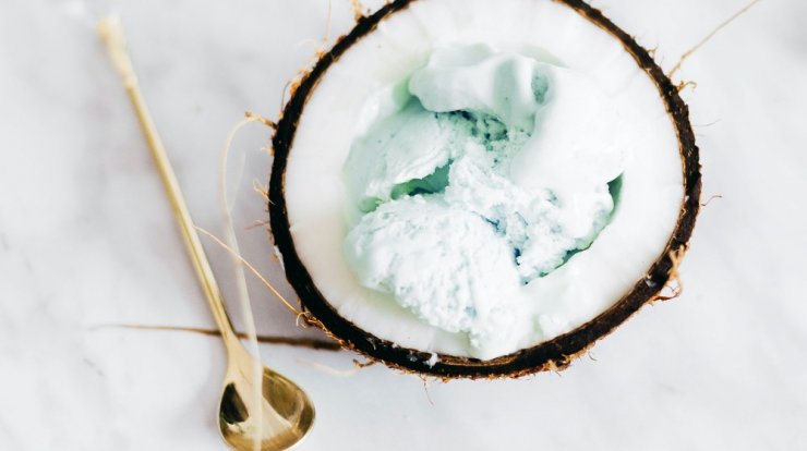 Φτιάξε το πιο υγιεινό coconut παγωτό με μόλις έξι υλικά!
