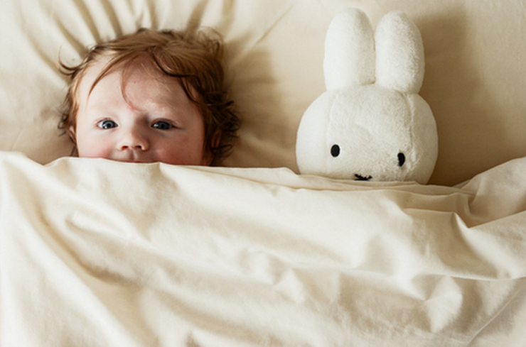 8 τρόποι για να κάνετε το μωρό σας να κοιμάται όλο το βράδυ
