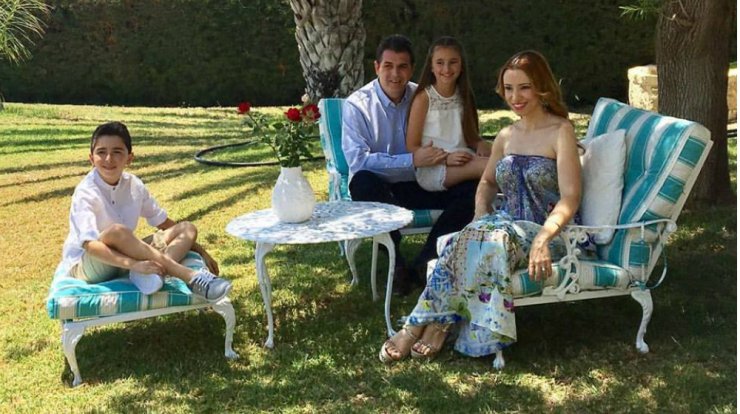 Ανδρέας - Μικαέλλα Παπαχαραλάμπους: Δείτε πόσο έχουν μεγαλώσει τα δίδυμα παιδιά τους