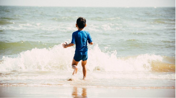 Οχτώ συμβουλές για να προφυλάξεις το παιδί όταν κάνετε διακοπές
