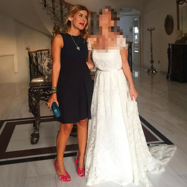 Ανέβηκε τα σκαλιά της εκκλησίας Κύπρια socialite