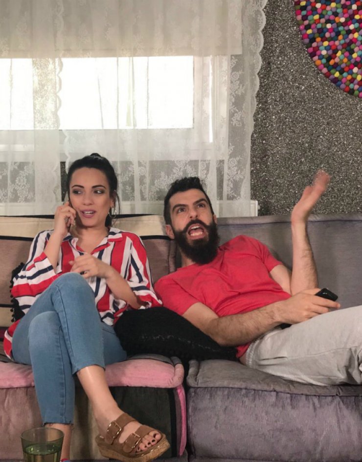 Ο Παναγιώτης Κυριάκου και η Ξένια Κωνσταντινίδου μας μίλησαν λίγο πριν την πρεμιέρα της νέας σειράς “Παντρεμένοι κι οι δυο” που πρωταγωνιστούν!