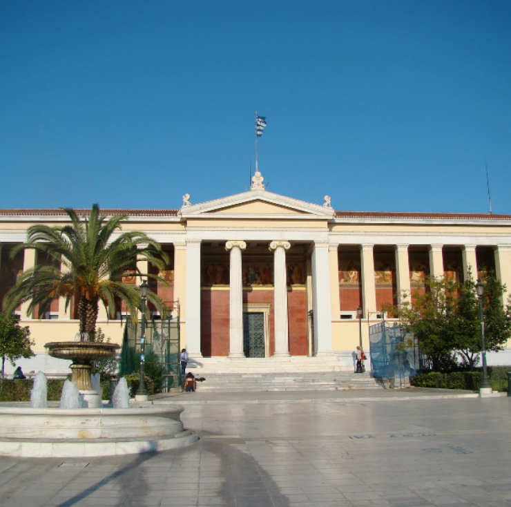 Πασίγνωστη Ελληνίδα ηθοποιός επέστρεψε στο πανεπιστήμιο και πήρε πτυχίο θεολογίας!