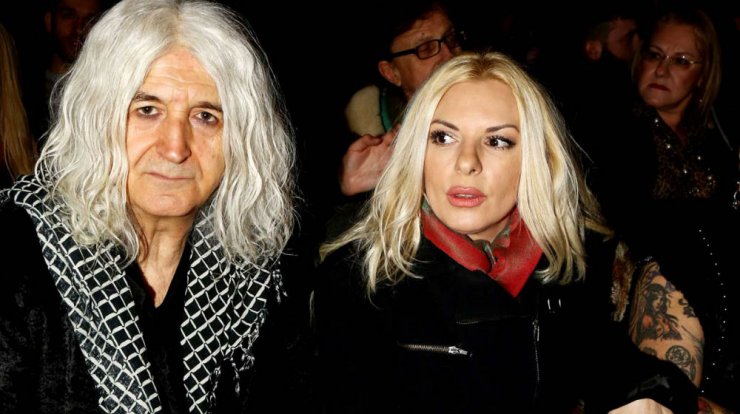 Νίκος Καρβέλας - Αννίτα Πάνια: Δείτε τους να ποζάρουν μαζί με τους καινούργιους συντρόφους τους [εικόνα]