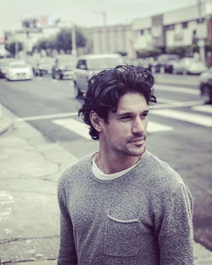 Αυτή κι αν είναι αλλαγή! Δείτε το νέο look του Πάνου Βλάχου! [εικόνες]