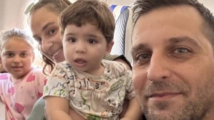 Πάνος Μακρής: Έχει γενέθλια και η σύζυγός του, του ευχήθηκε με τρυφερά οικογενειακά τους στιγμιότυπα