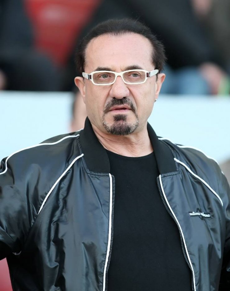 Με ποια επώνυμη Κύπρια εμφανίστηκε αγκαλιά ο Λευτέρης Πανταζής στη Μύκονο;