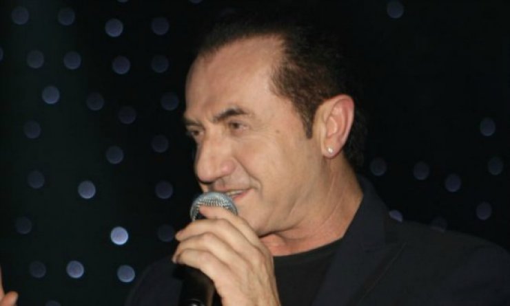 Ποια γυναίκα φιλάει με πάθος ο Λευτέρης Πανταζής;