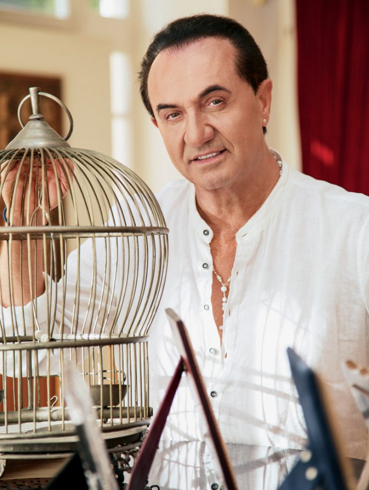 Ο Λευτέρης Πανταζής ψάλτης σε βάπτιση με νονούς δύο Κύπριους και την κόρη του!