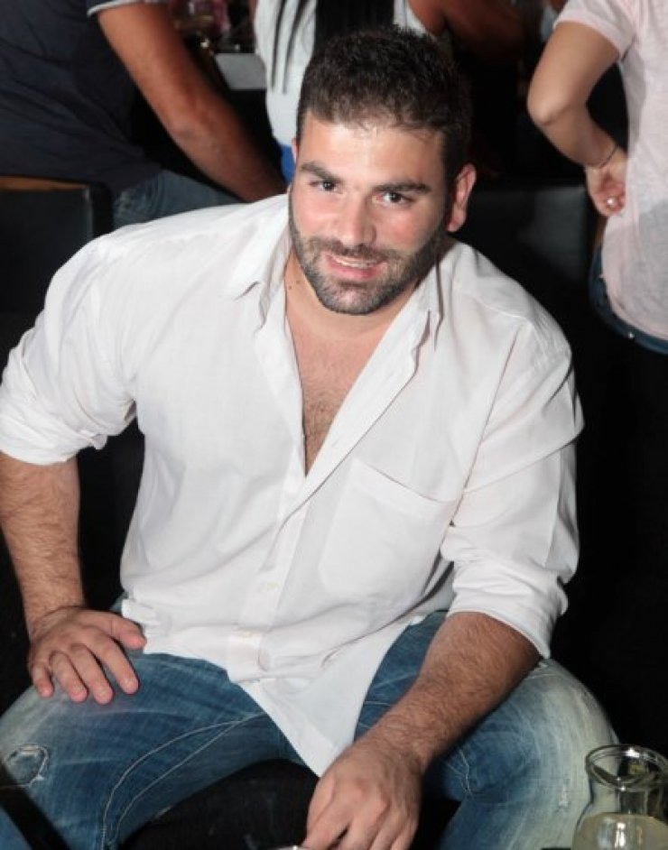 Η σπαρακτική κραυγή της μητέρας του Παντελή Παντελίδη έξω από το νοσοκομείο: “Αχ Παντελάκο μου! Παιδί μου…”