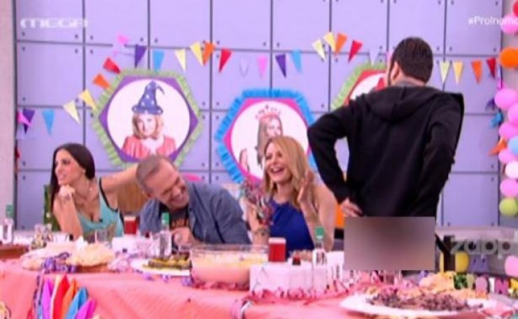 Κατέβασε το παντελόνι του στο αέρα της εκπομπής!