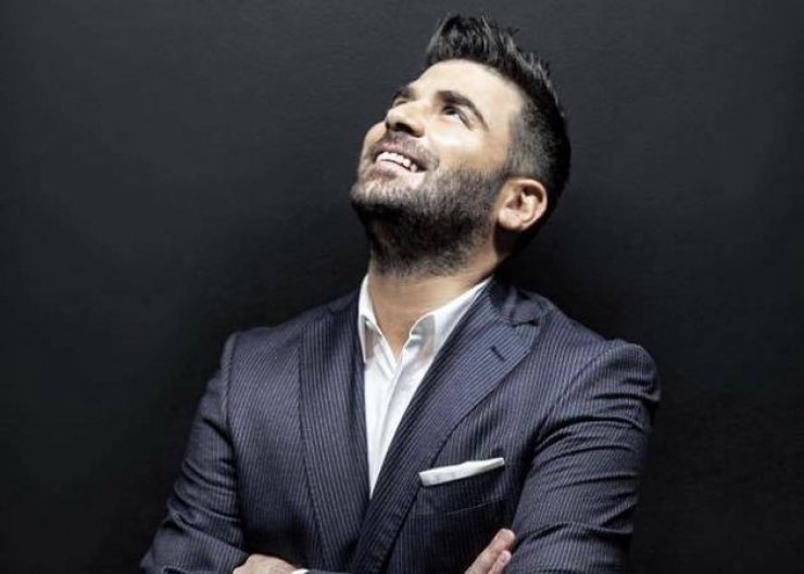 Στη δημοσιότητα φωτογραφίες του Παντελίδη να παίζει χαρτιά μαζί με τη Φρόσω και τη Μυρσίνη 