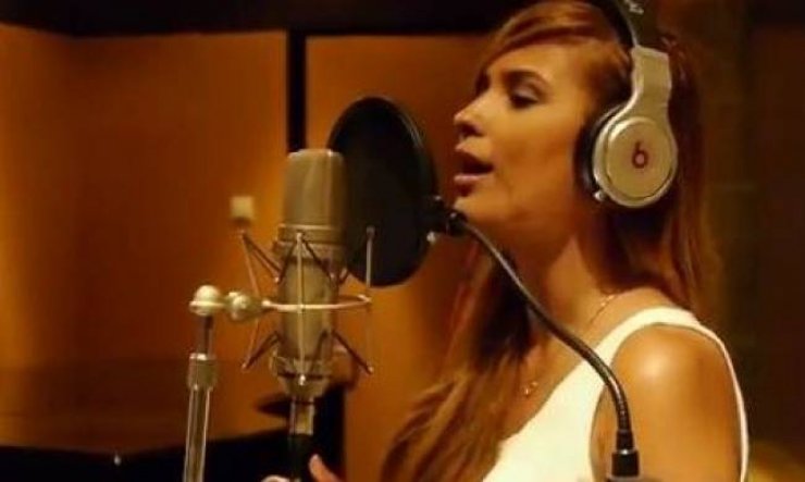 Η «δίδυμη» αδερφή της Πάολα ερμηνεύει το «Φταις» στα εβραϊκά!