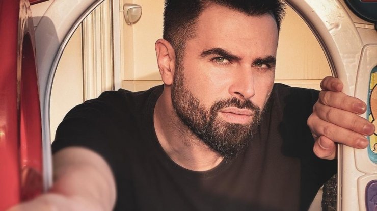 Γιώργος Παπαδόπουλος: Δείτε πως τον τρόλαραν η μητέρα και η πεθερά του [εικόνα]