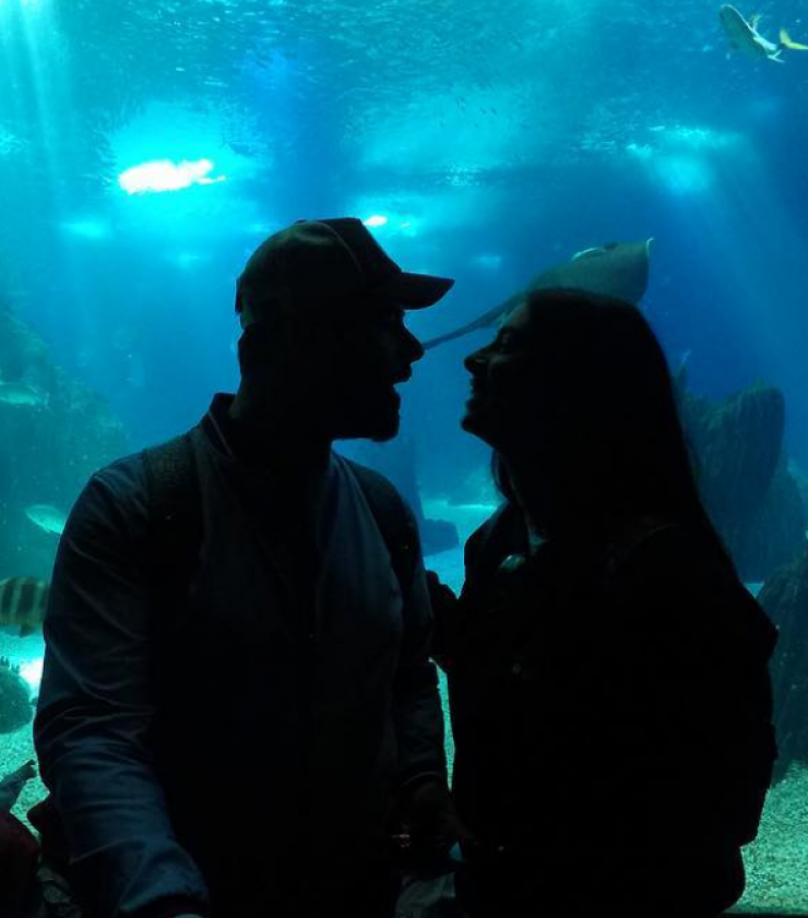 Είδαμε για πρώτη φορά τη σύντροφο επώνυμου Κύπριου με φουσκωμένη κοιλίτσα!