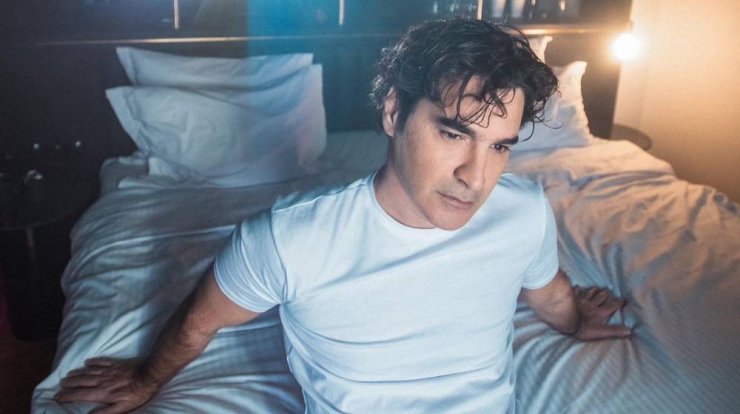 Χριστόφορος Παπακαλιάτης: Αποδεικνύει για άλλη μία φορά ότι είναι “Maestro” στις ερωτικές σκηνές