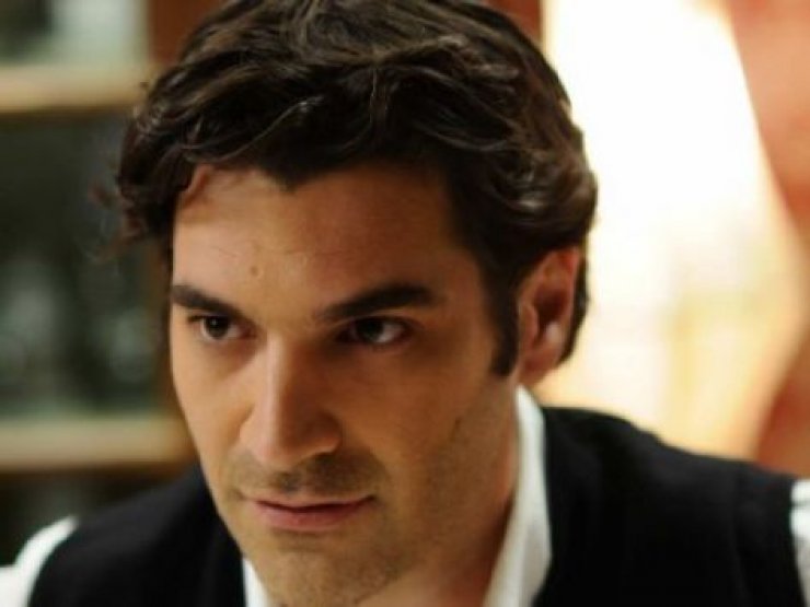 Αυτή είναι η κούκλα αδερφή του Χριστόφορου Παπακαλιάτη