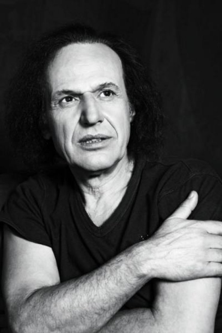 Βασίλης Παπακωνσταντίνου: "Τα talent show παραμυθιάζουν τα παιδιά"