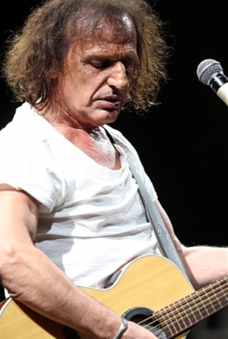 Βασίλης Παπακωνσταντίνου: «Είμαι φύσει καταθλιπτικός και κάνω θεραπεία γι’ αυτό»