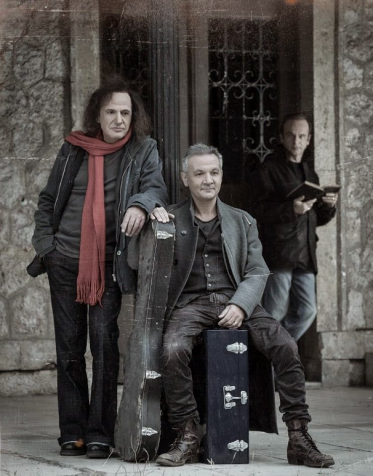 Ο Βασίλης Παπακωνσταντίνου συναντά τον Χρήστο Θηβαίο [στην Κύπρο] 