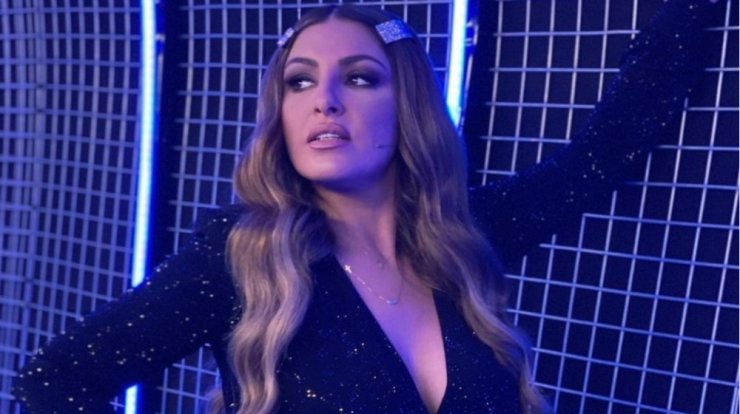 Έλενα Παπαρίζου: "Ακόμα και η Δέσποινα Βανδή μεγάλωσε με τα τραγούδια μου"