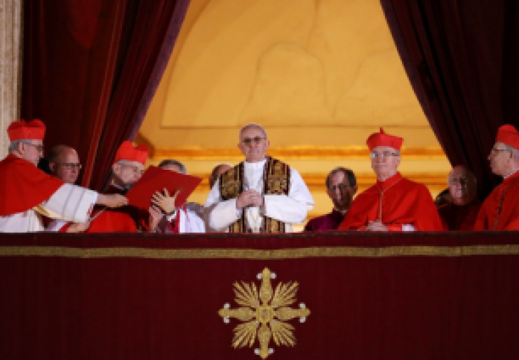 O Πάπας Φραγκίσκος έπεσε από τον θρόνο (φωτο)