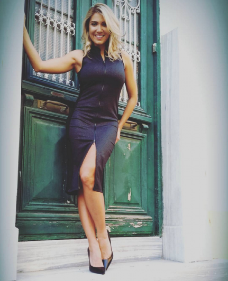 Έλενα Παπαβασιλείου:  Η φωτογραφία της βρίσκεται σε σελίδα γραφείου συνοδών χωρίς να το γνωρίζει!