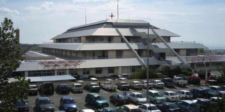 Στο χειρουργείο μετά από επίθεση στο κεφάλι με πιστόλι