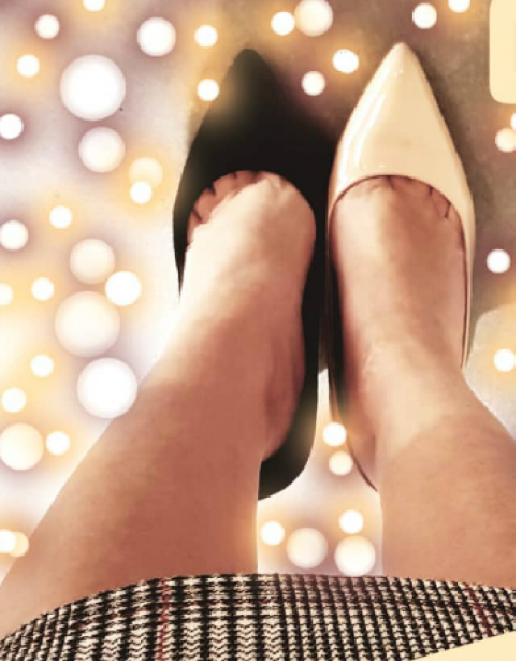 Απίστευτο! Ποια γνωστή της κυπριακής showbiz ντύθηκε φορώντας δύο διαφορετικές γόβες;