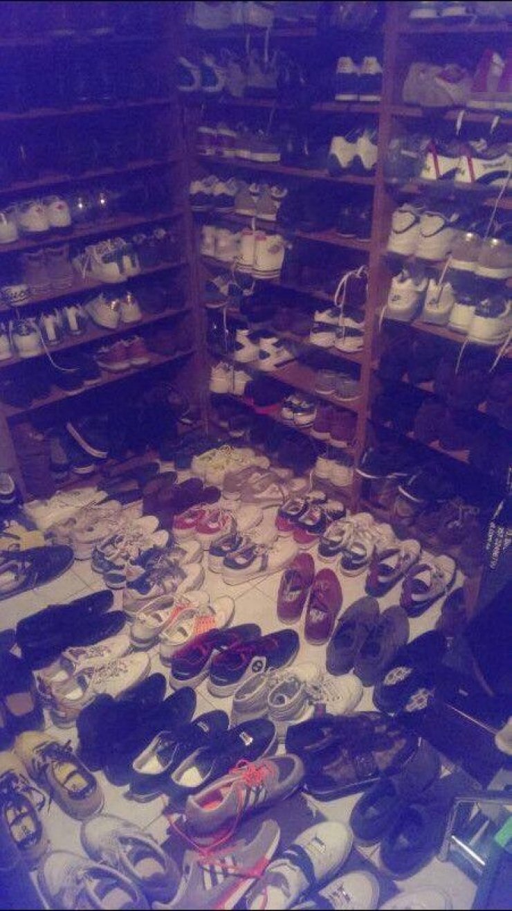 Γοητευτικός επώνυμος Κύπριος έχει 600 ζευγάρια παπούτσια στη γκαρνταρόμπα του!