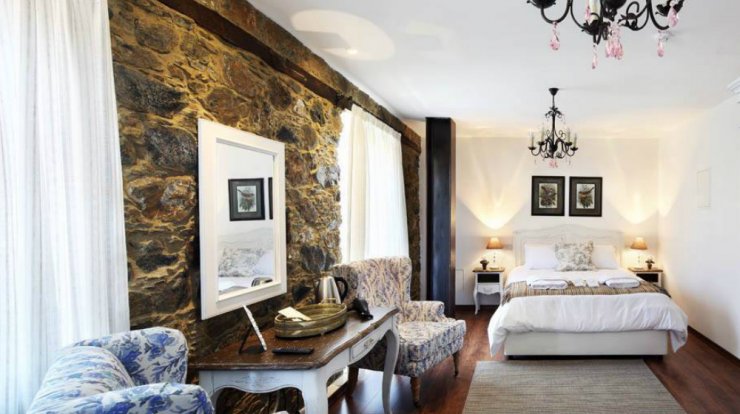 8 παραδοσιακά δωμάτια στο βουνό για ρομαντική διαμονή