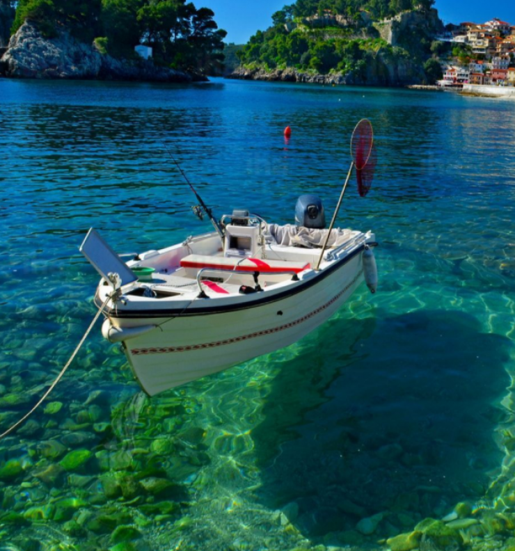 Το hens πάρτι προσώπου της κυπριακής τηλεόρασης στην Πάργα!