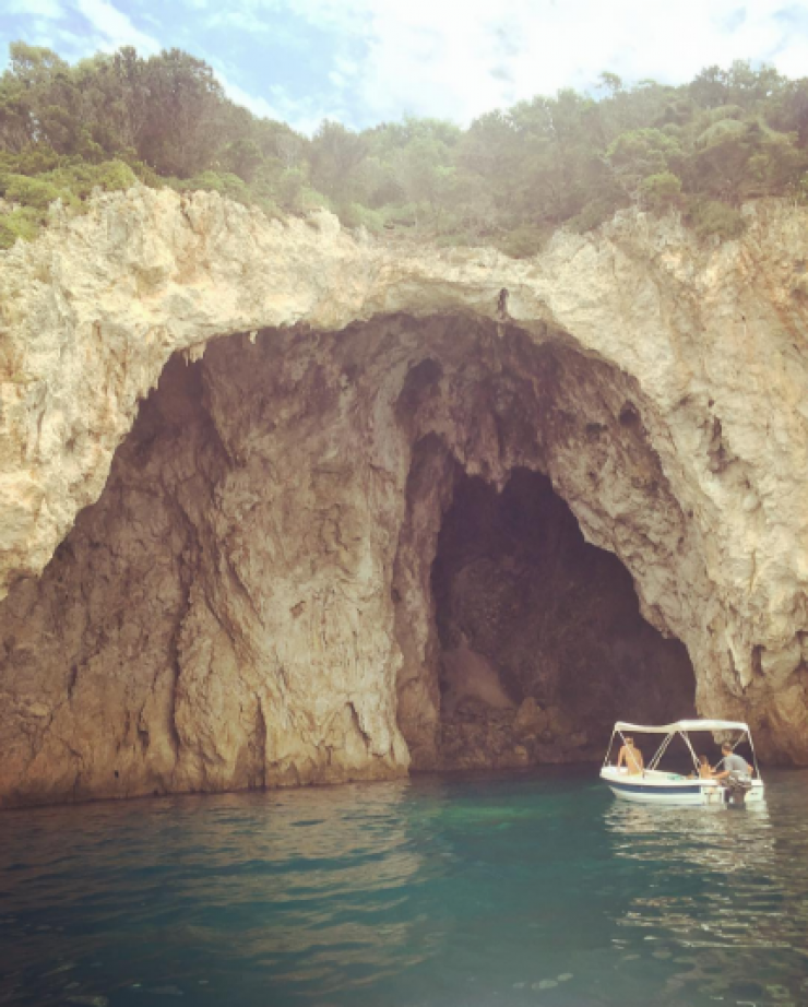 Ποια επώνυμη Κύπρια απολαμβάνει αυτές τις διακοπές;