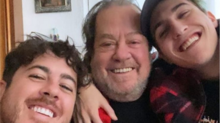 Δείτε πως αποκαλεί ο μικρός γιος του Γιάννη Πάριου τον πατέρα του [βίντεο]