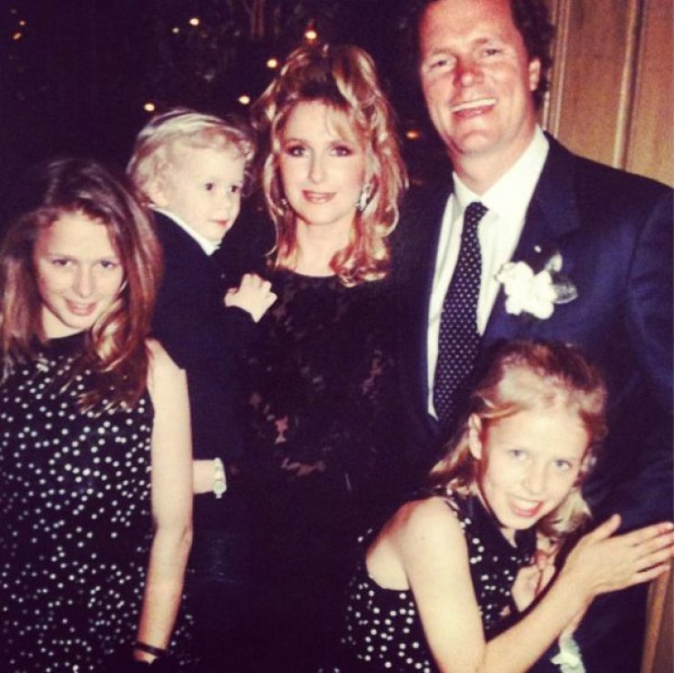 Paris Hilton: Οι παιδικές αναμνήσεις τη "στοιχείωνουν" στο Twitter