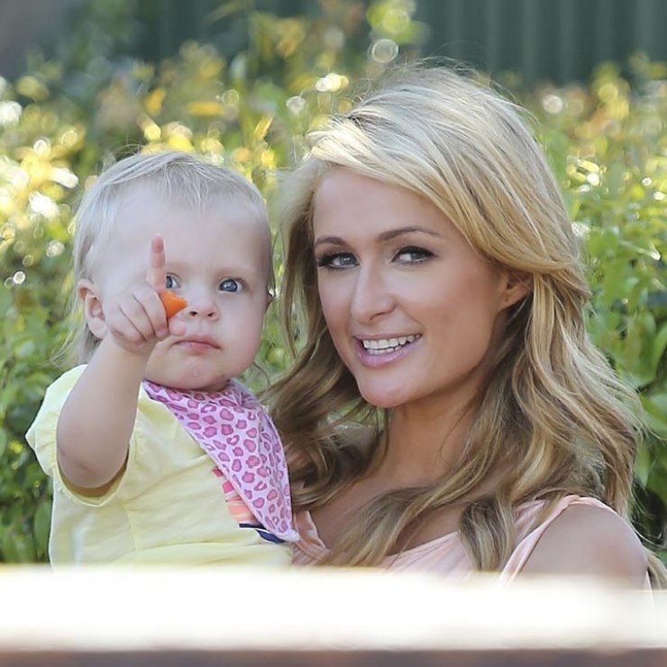 Ποιο είναι το μωρό που κρατάει η Paris Hilton; [εικόνες]