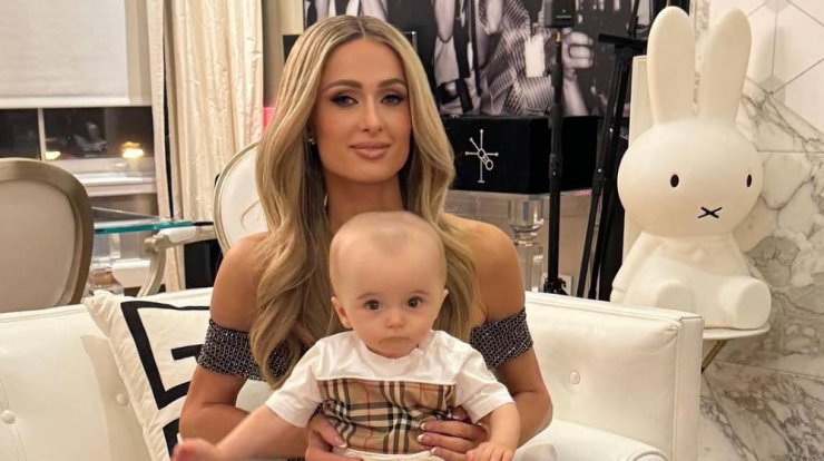 Paris Hilton: Απάντησε στα αρνητικά σχόλια για το μέγεθος του κεφαλιού του γιου της