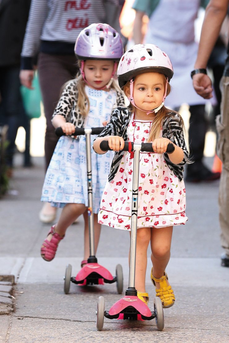 Με τα scooters τους οι δίδυμες της Sarah Jessica Parker! 