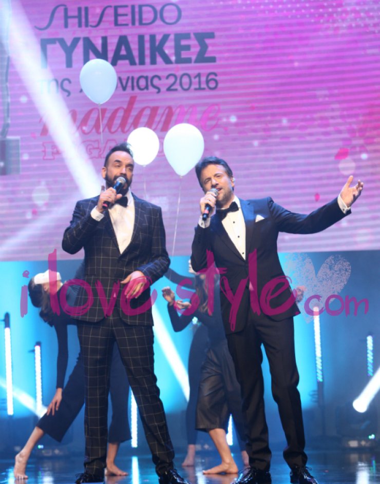 Μουζουράκης και Μαραβέγιας μάγεψαν το κοινό στην έναρξη των “Madame Figaro Γυναίκες της χρονιάς 2016” [βίντεο]