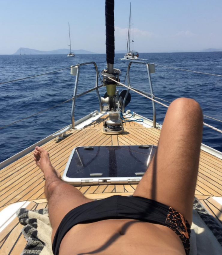 Επώνυμος Έλληνας πόσταρε για πρώτη φορά φωτογραφία με τη νέα του σύντροφο λίγο καιρό μετά το διαζύγιο του!