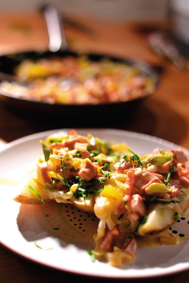 Γεμιστή πατάτα με λαχανικά 