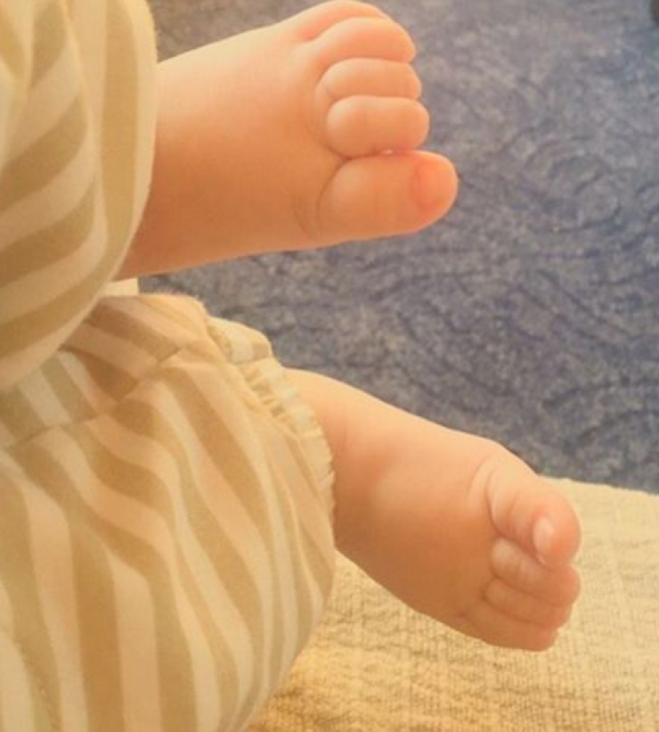 Ελληνίδα τραγουδίστρια δημοσίευσε την πρώτη φωτογραφία του νεογέννητου!