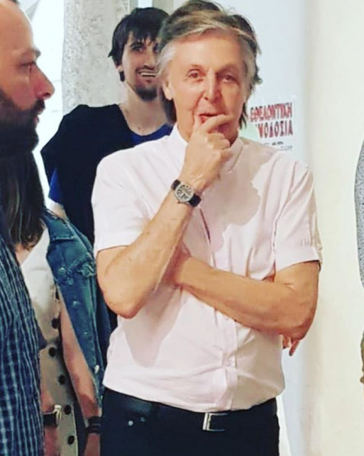 Κύπρια socialite συνάντησε τον Paul McCartney στα στενά της Μυκόνου! [εικόνες]