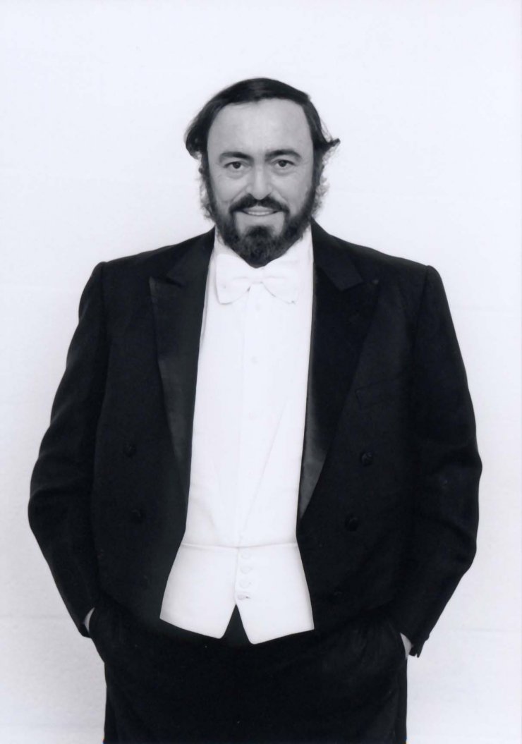 Η εγγονή του Pavarotti ερμηνεύει με δάκρυα στα μάτια και συγκινεί!