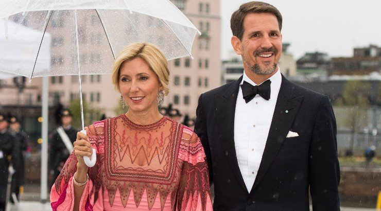 Επώνυμη Ελληνίδα βαφτίζει τον γιο της στις Σπέτσες με νονούς τον Πρίγκιπα Παύλο και τη Marie-Chantal