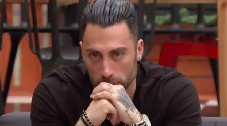 Η σχέση του νέου παίκτη στο "Power of Love" με γνωστή κυρία της κοσμικής ζωής