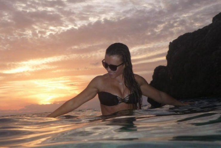 Η γυμνάστρια Χριστίνα Πάζιου τρελαίνει τους Αμερικάνους με τη γυμνή yoga